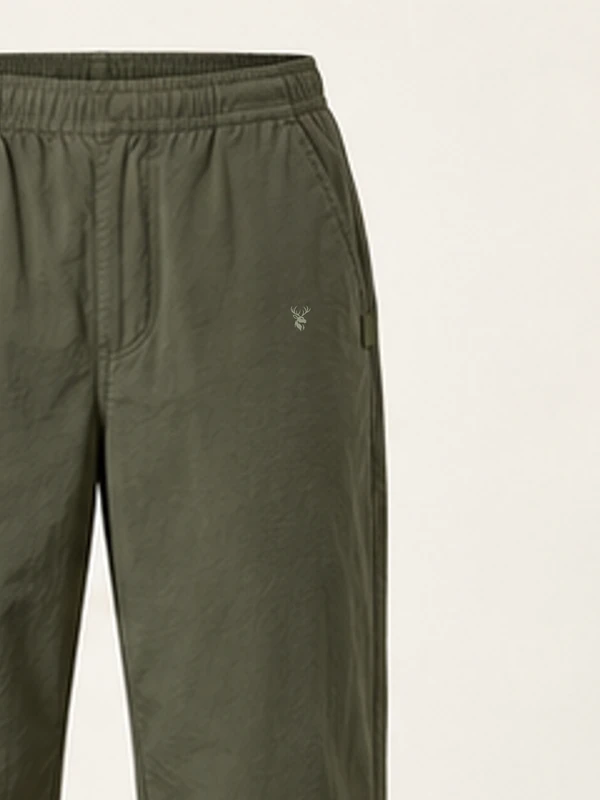 Fathom Gusset Pant — Dark Olive, Detail view